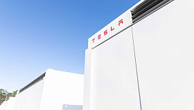 Компания Tesla разворачивает сеть аккумуляторных батарей Tesla Megapack 