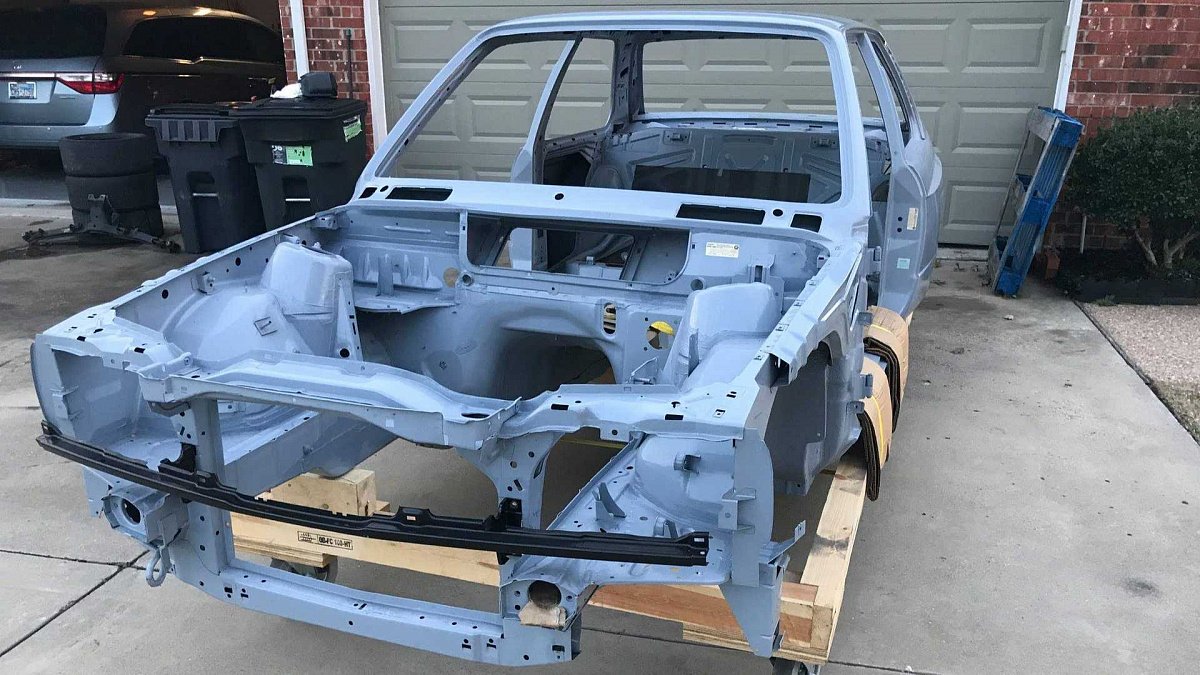 В Техасе выставили новый кузов BMW E30 M3, возможно последний в мире