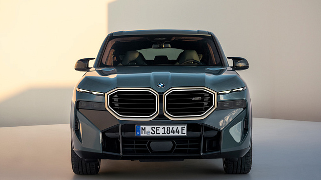 В России поступил в продажу гибридный кроссовер BMW XM стоимостью 36,7 млн рублей