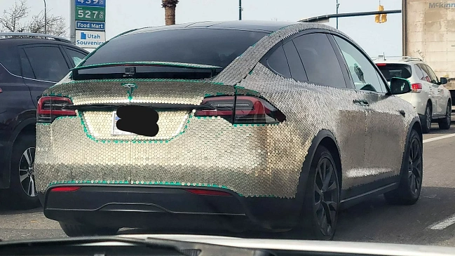 В Сети показали полностью никелированный электромобиль Tesla Model X
