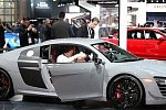 Audi выкатила на автовыставку в Нью-Йорке люксовый спорткар R8