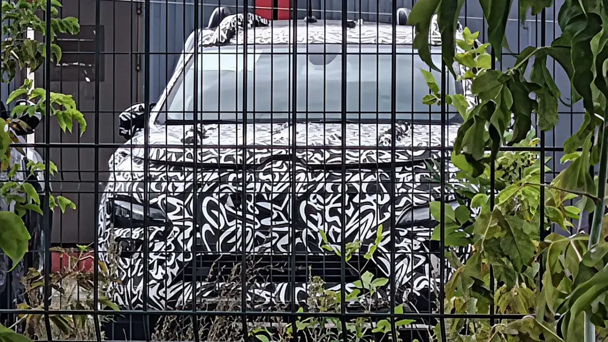 Утечка с завода "Москвич": прототип M70 – какой секрет он скрывает