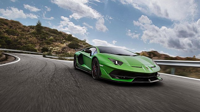 Lamborghini отозвала 15 автомобилей Aventador в России из-за неисправности капота в марте 2021 года