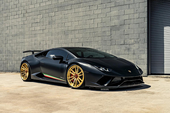 Представлен потрясающий Lamborghini Huracan Performante в цвете Nero Nemesis с золотыми колесами 