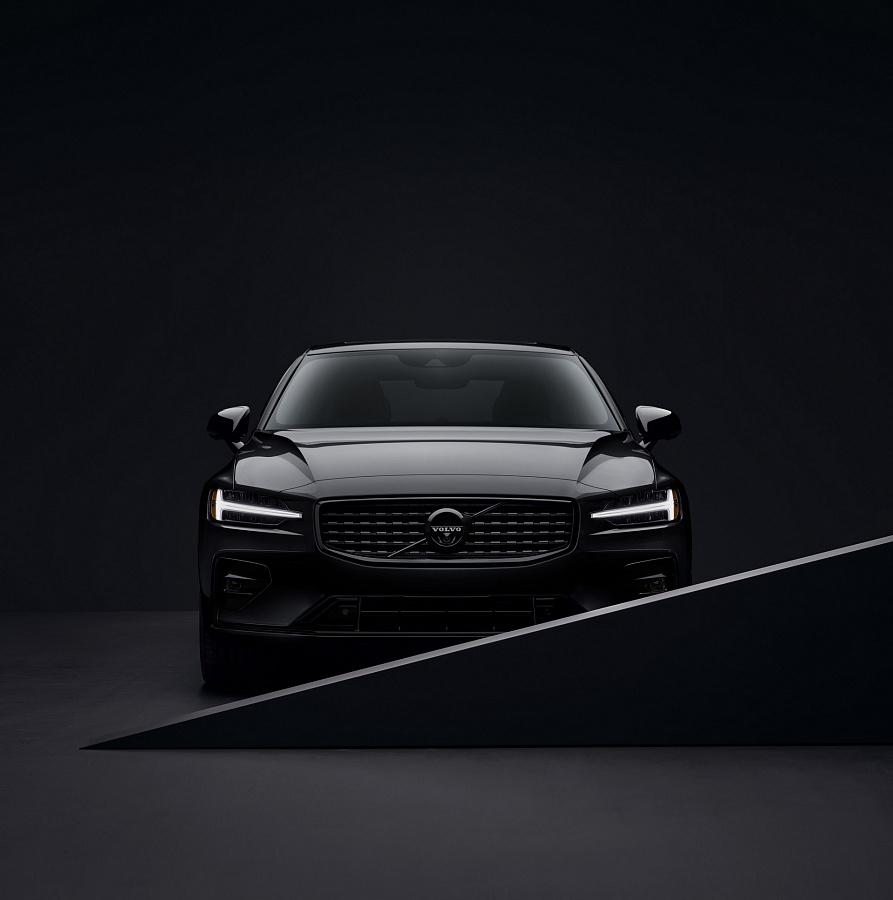 Компания Volvo представила седан S60 в специальной версии Black Edition