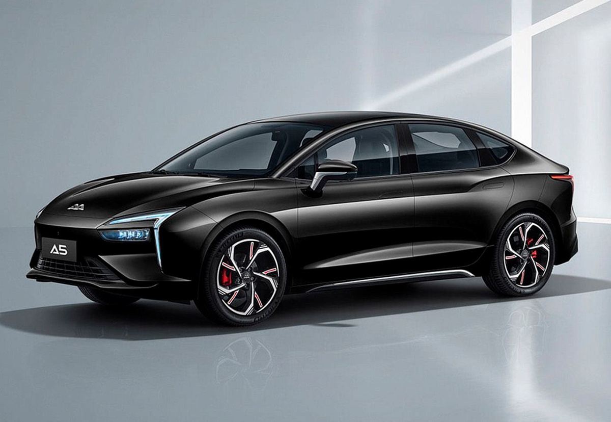 Авторынок России: за неделю кроссоверы дорожают на ₽100 000, а электрокары — на ₽425 000