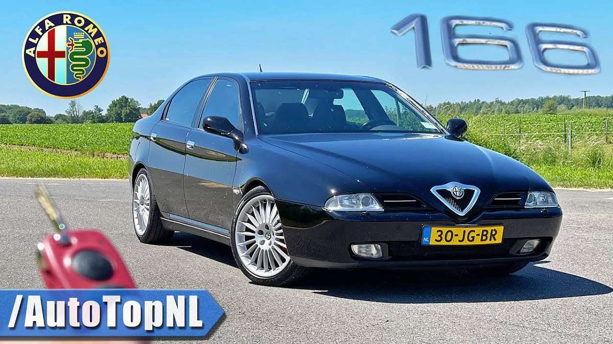 Посмотрите, как двухлетняя Alfa Romeo 166 едет на максимальной скорости Посмотрите, как двухлетняя Alfa Romeo 166 едет на максимальной скорости