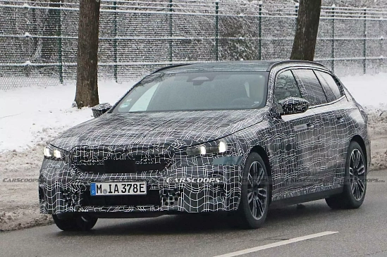 Фотошпионы запечатлели электрический BMW i5 2024 года в разных типах кузова