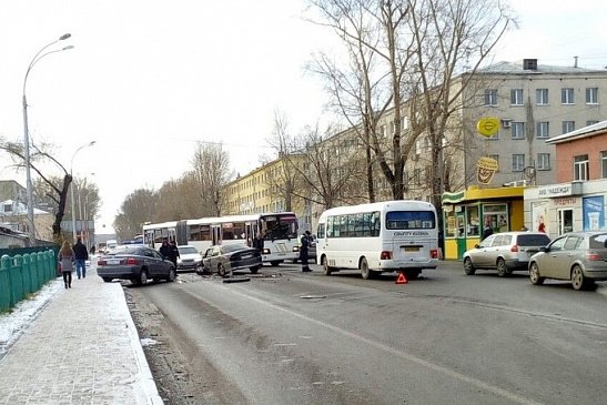 В Кемерово на Тухачевского произошло тройное ДТП 