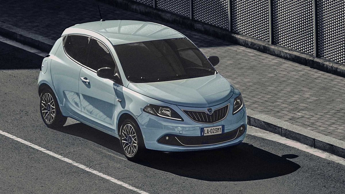 Компания представила обновленная Lancia Ypsilon в новом оттенке Dew Green