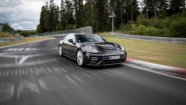 Porsche Panamera установил рекорд скорости гоночной трассы Нюрбургринг