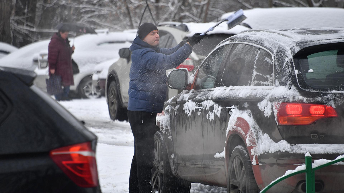 Прогрев двигателя во дворе: зимний ритуал под угрозой штрафа до 3000 рублей — пора менять привычки