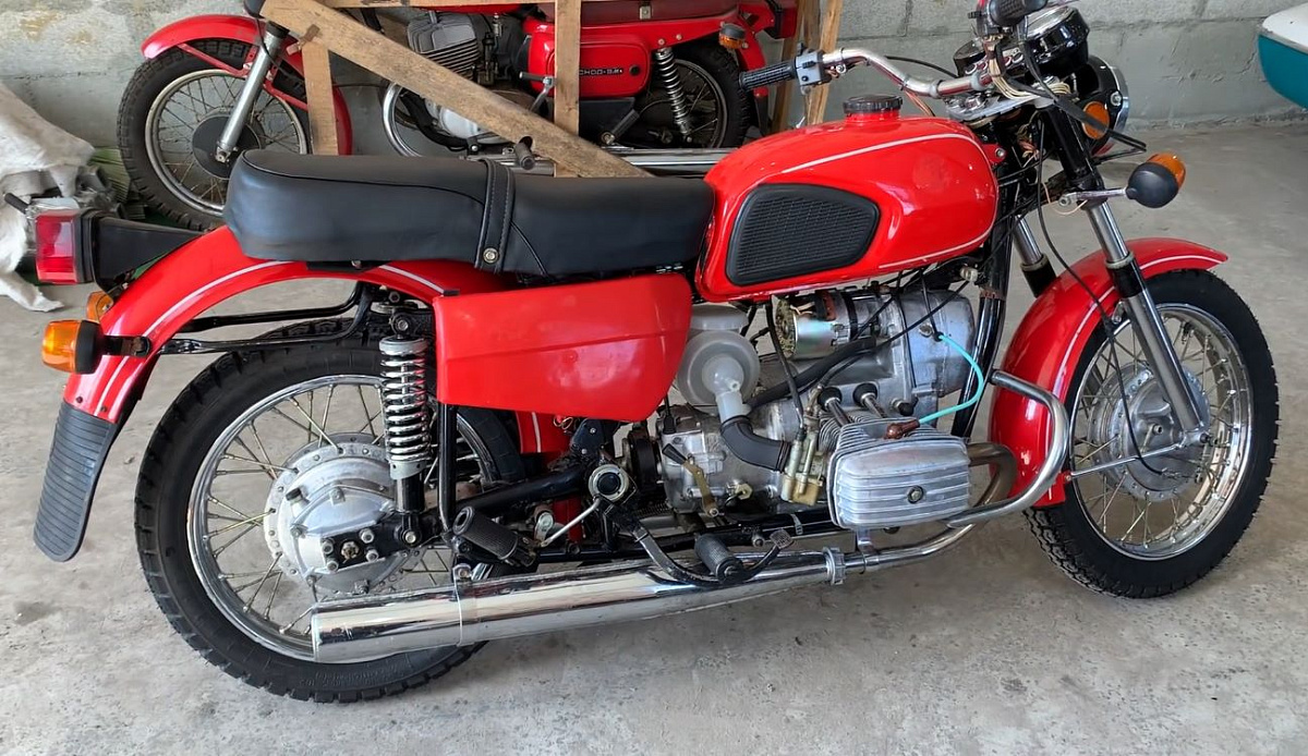 Один на дороге – как мотоцикл Днепр 8.157 стал первым массовым советским оппозитом КМЗ без коляски