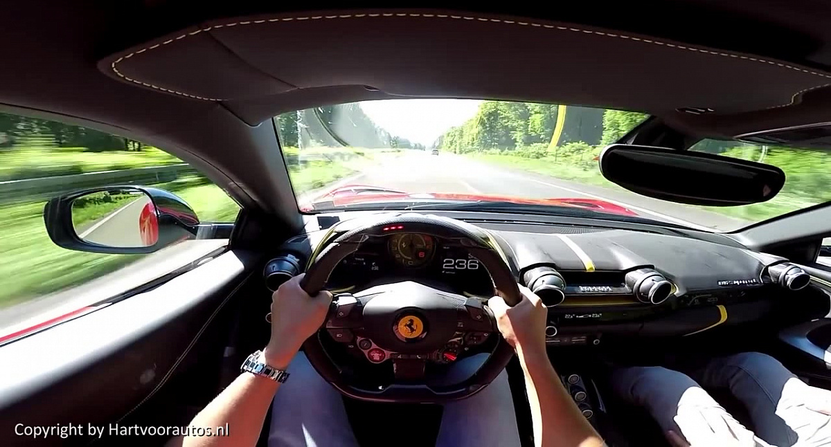 730-сильный Ferrari F12 разгоняется до 336 км/ч на автобане 
