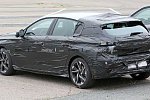 На тестах замечен прототип обновленного хэтчбека Peugeot 308 