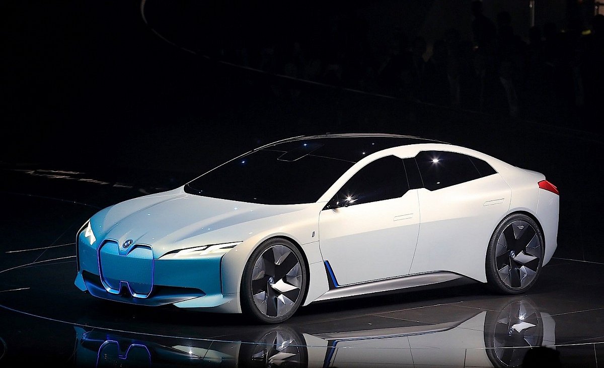 BMW анонсировала предвестника электрокара i4