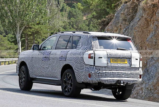 На тестах замечен прототип внедорожника Ford Everest 2022 года 
