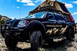 Пикап Nissan Navara для путешествий получил палатку на крыше