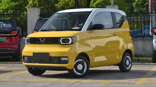 Миниатюрный электрокар Hongguang Mini EV оказался популярнее Toyota Corolla