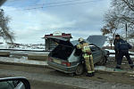 В Липецке после "встречи" со столбом легковушка оказалась на рельсах