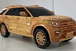 Эта деревянная копия Ford Explorer 2023 года имеет рабочую подвеску