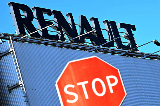 «Ведомости»: автодилеры России подали в суд с исками против автогиганта Renault