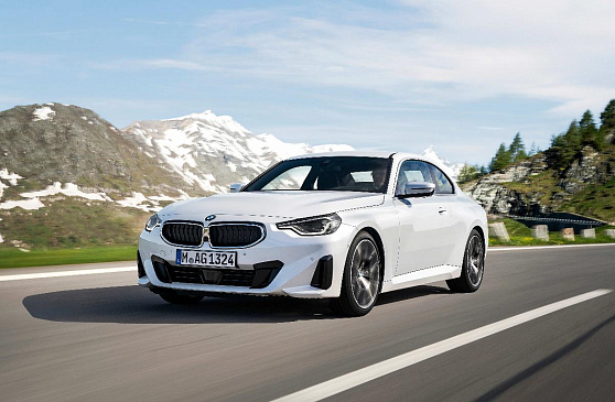 В российских автосалонах начали продавать новые купе BMW 2 Series за 5,5 млн рублей