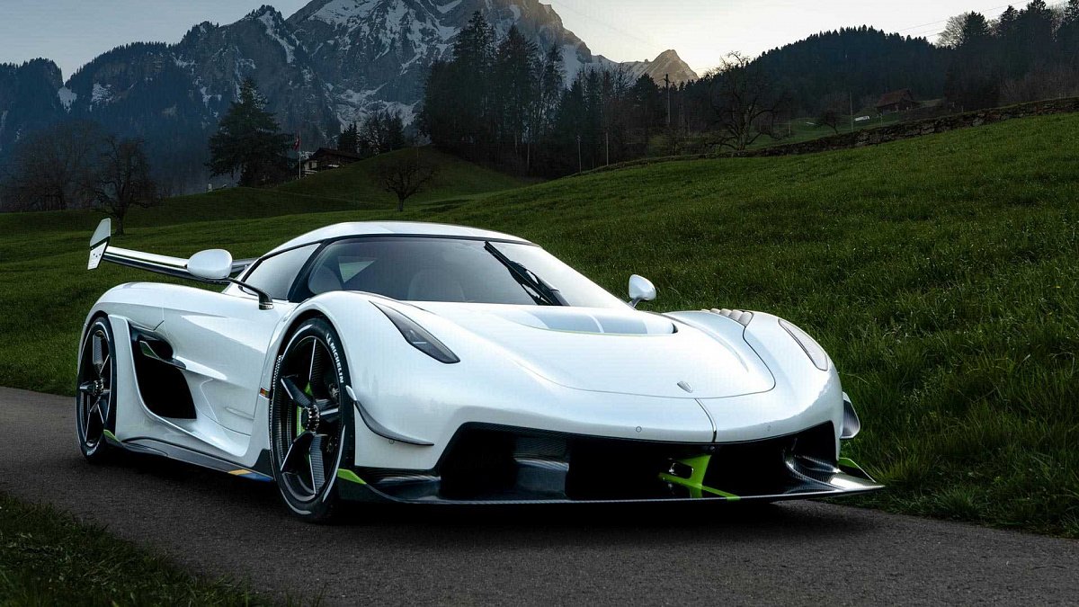 Koenigsegg Jesko показали на невероятных фотографиях из Швейцарии