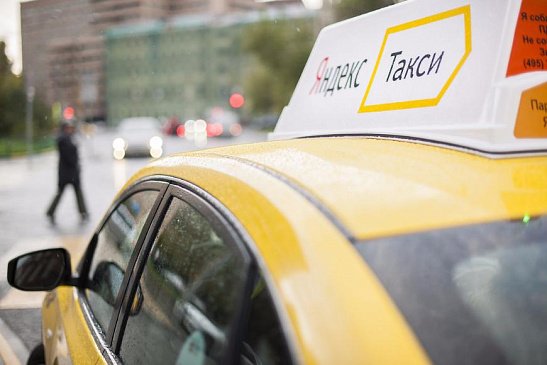 «Яндекс.Такси» начнет блокировать водителей за систематическое превышение скорости