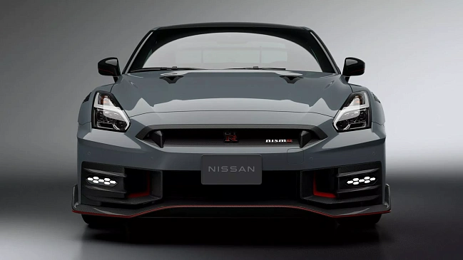 Компания Nissan представила обновленный спорткар Nissan GT-R 2024 года с новыми версиями