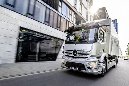 Mercedes-Benz представил свой первый полностью электрический грузовик eActros 2022 года