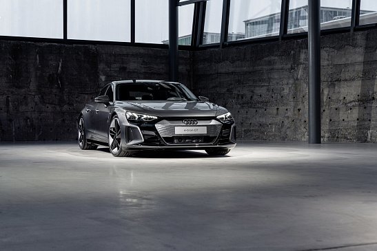 Покупатели Audi E-Tron GT получают 3 года бесплатной быстрой зарядки