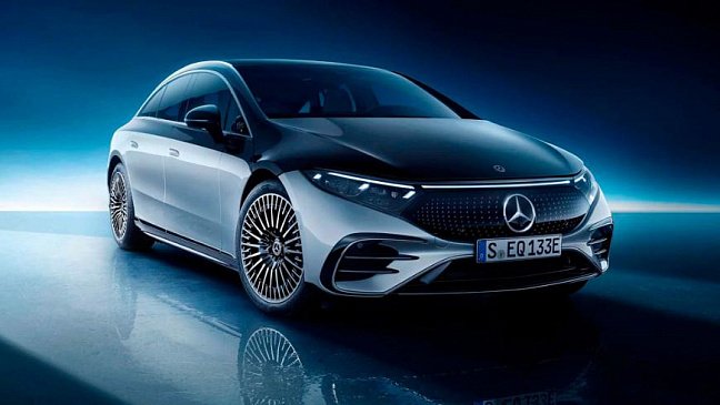 Премиальный Mercedes-Benz EQS получит поворачивающиеся задние колеса за 489 евро в год