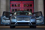 Lincoln представил юбилейную версию седана Continental с «суицидальными» дверями