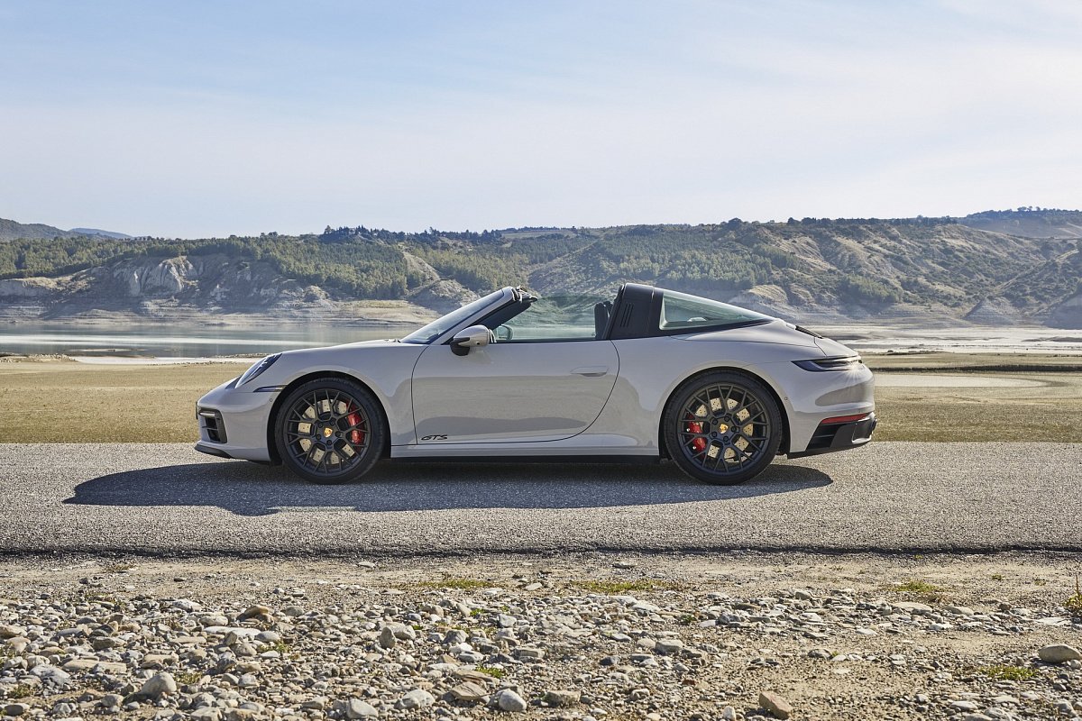 Модельный ряд Porsche 911 2022 года пополнился новыми моделями купе, кабриолета и Targa GTS