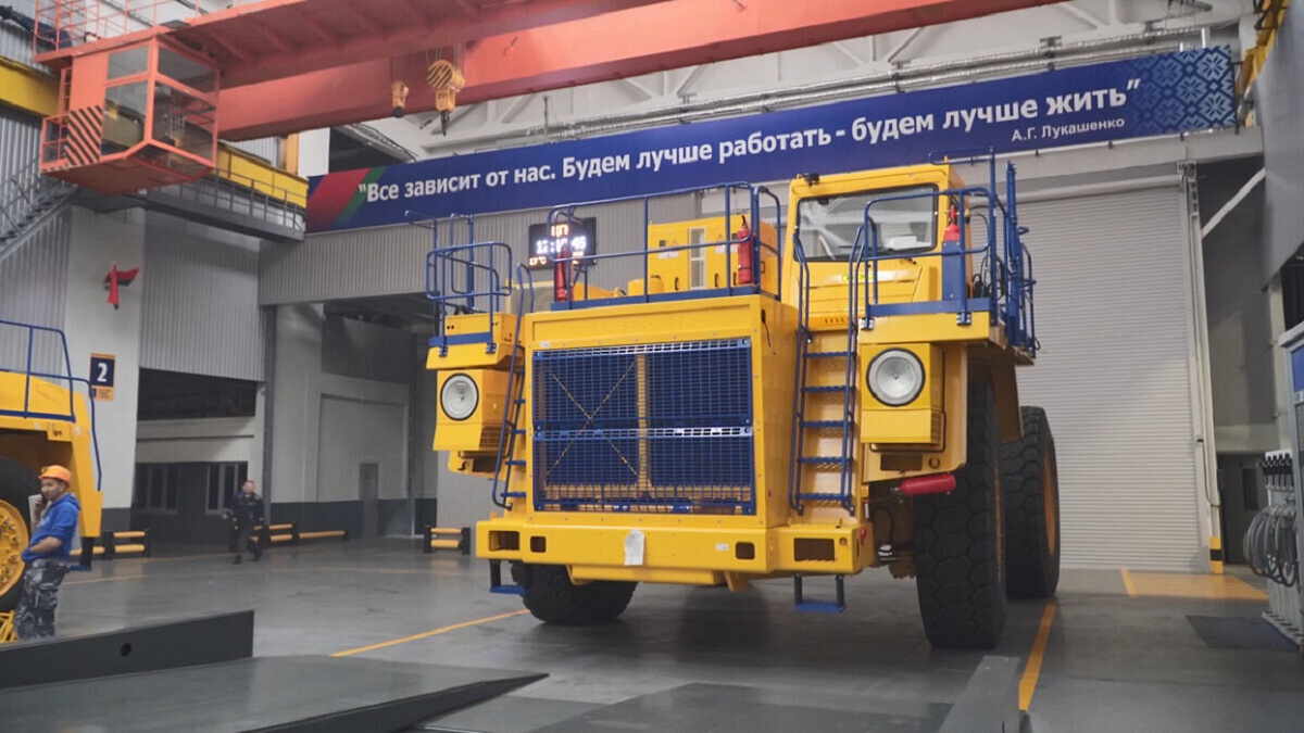 Революция на БЕЛАЗе: 130-метровый прорыв в сборке гигантов, меняющий правила игры