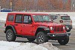 Замечен прототип Jeep Wrangler с половинчатыми дверьми