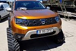 Renault Dacia Duster нового поколения переобули в гусеницы и добавили пулемет