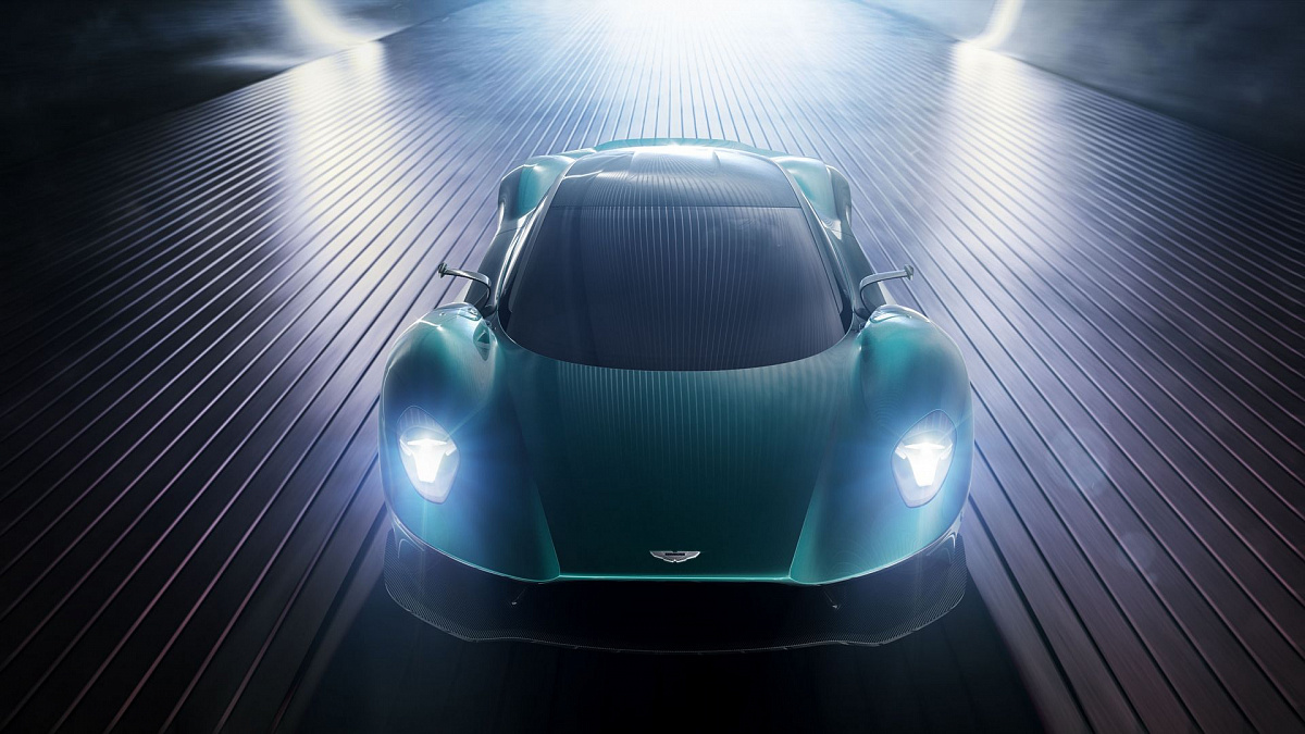 Суперкар Aston Martin начального уровня получит электрифицированный мотор V8