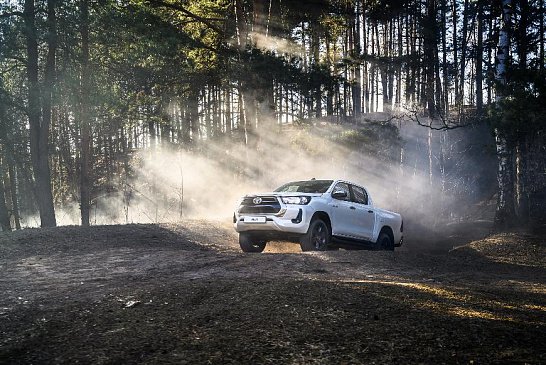 В России стартовал прием заказов на обновленные Toyota Hilux и Toyota Fortuner