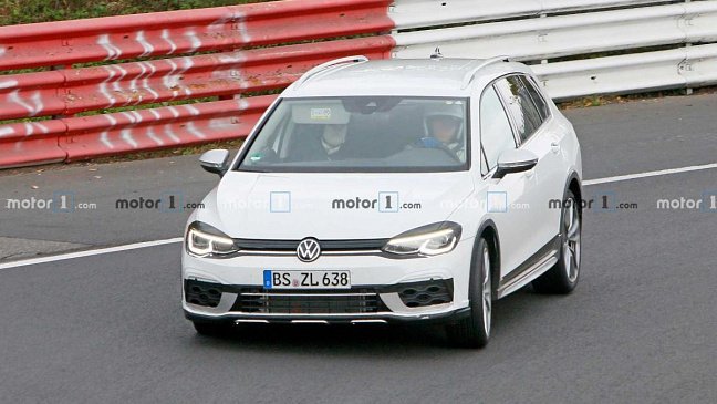 На тестах замечен "заряженный" универсал VW Golf R 2021 