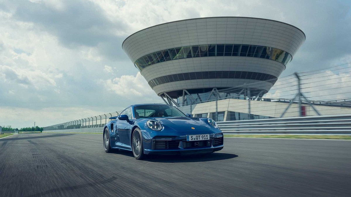 Стала известна стоимость нового Porsche 911 Turbo для РФ