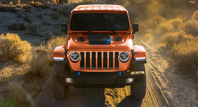 Внедорожник Jeep Wrangler 2023 года получил оттенок кузова Punk'n Orange к Хэллоуину
