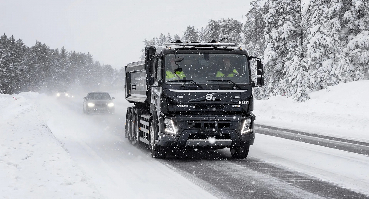 Volvo тестирует электрические самосвалы к северу от полярного круга