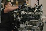 Посмотрите за сборочным процессом легендарного мотора V8 от AMG 