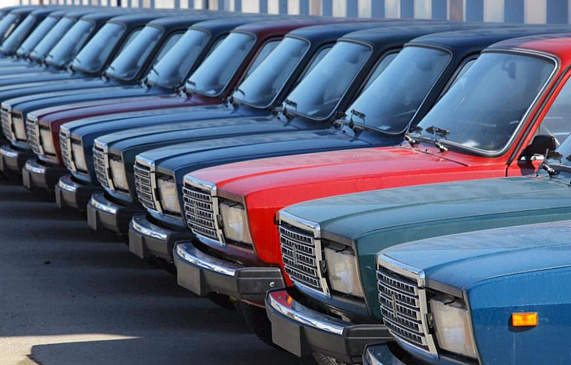 Автопарк России резко постарел: средний возраст легковушек превысил 15 лет