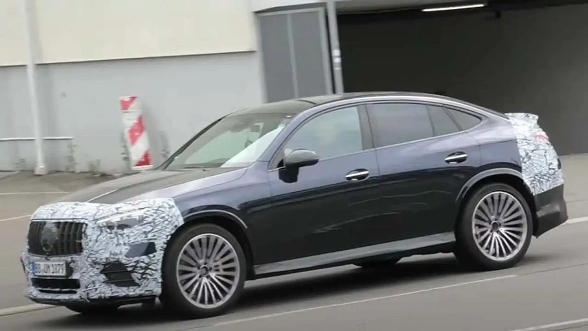 Компания Mercedes-AMG тестирует прототип "заряженного" Mercedes-AMG GLC Coupe 