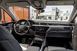 Audi рассекретила интерьер электрического «паркетника» e-Tron