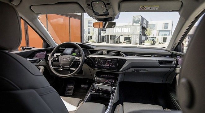 Audi рассекретила интерьер электрического «паркетника» e-Tron
