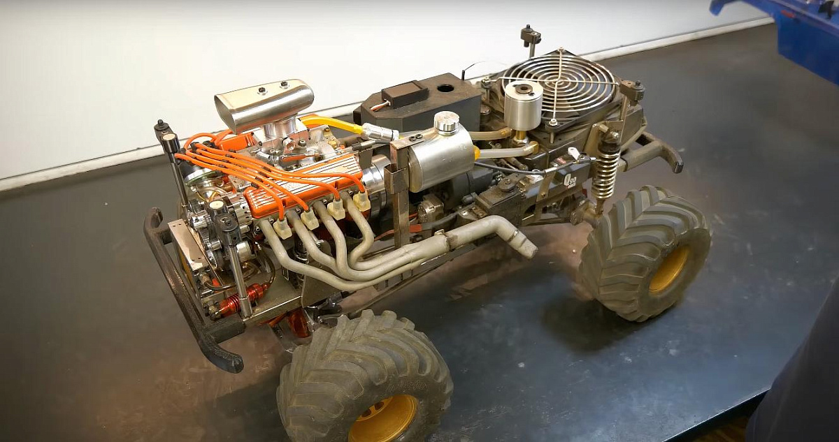 Небольшой пикап Chevy имеет крошечный V8 и является радиоуправляемой моделью Небольшой пикап Chevy имеет крошечный V8 и является радиоуправляемой моделью